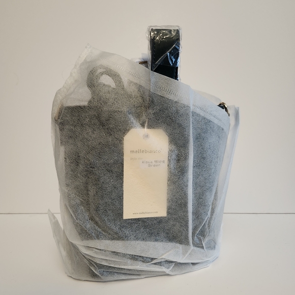 Melie Bianco Alexis Small Vegan Leather Bucket Crossbody Green NWT Drawstring - Picture 2 of 9